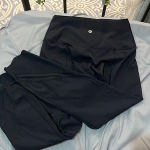 black lululemon leggings,